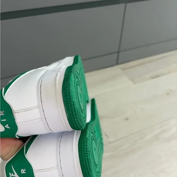 Nike Air White and Green Shoes - Picture 8 of 10